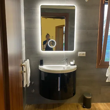 فندق مبيت وإفطار Corte Ca' Bosco Castello di Serravalle